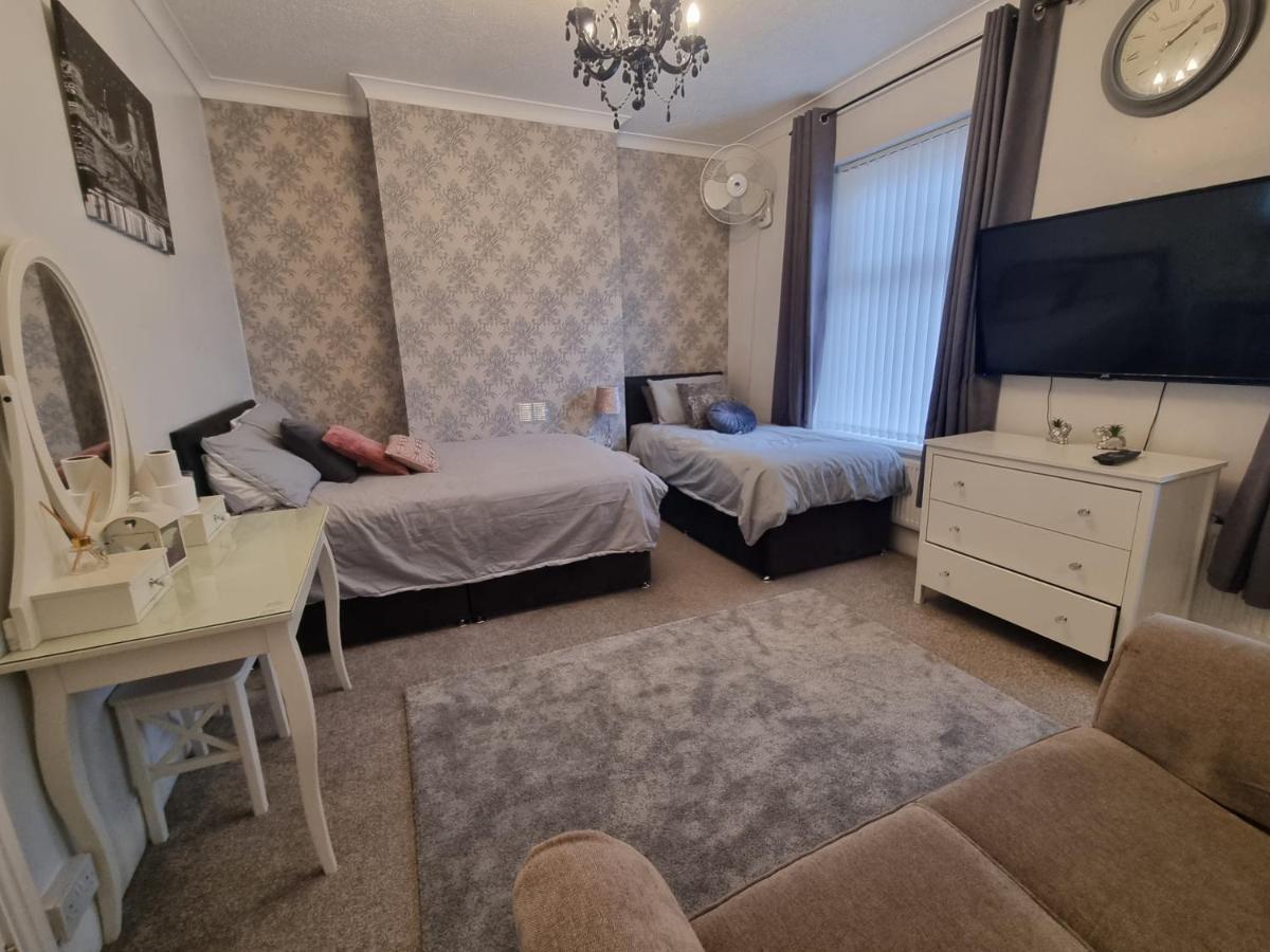 Private Luxury Double Room In Cardiff Exteriör bild