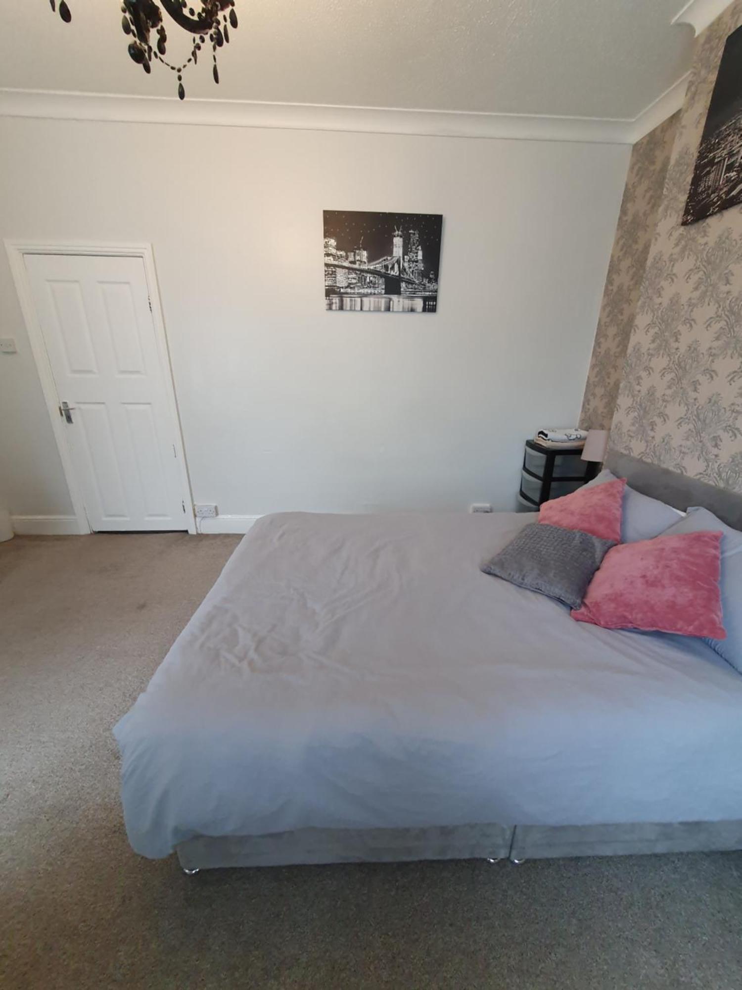 Private Luxury Double Room In Cardiff Exteriör bild