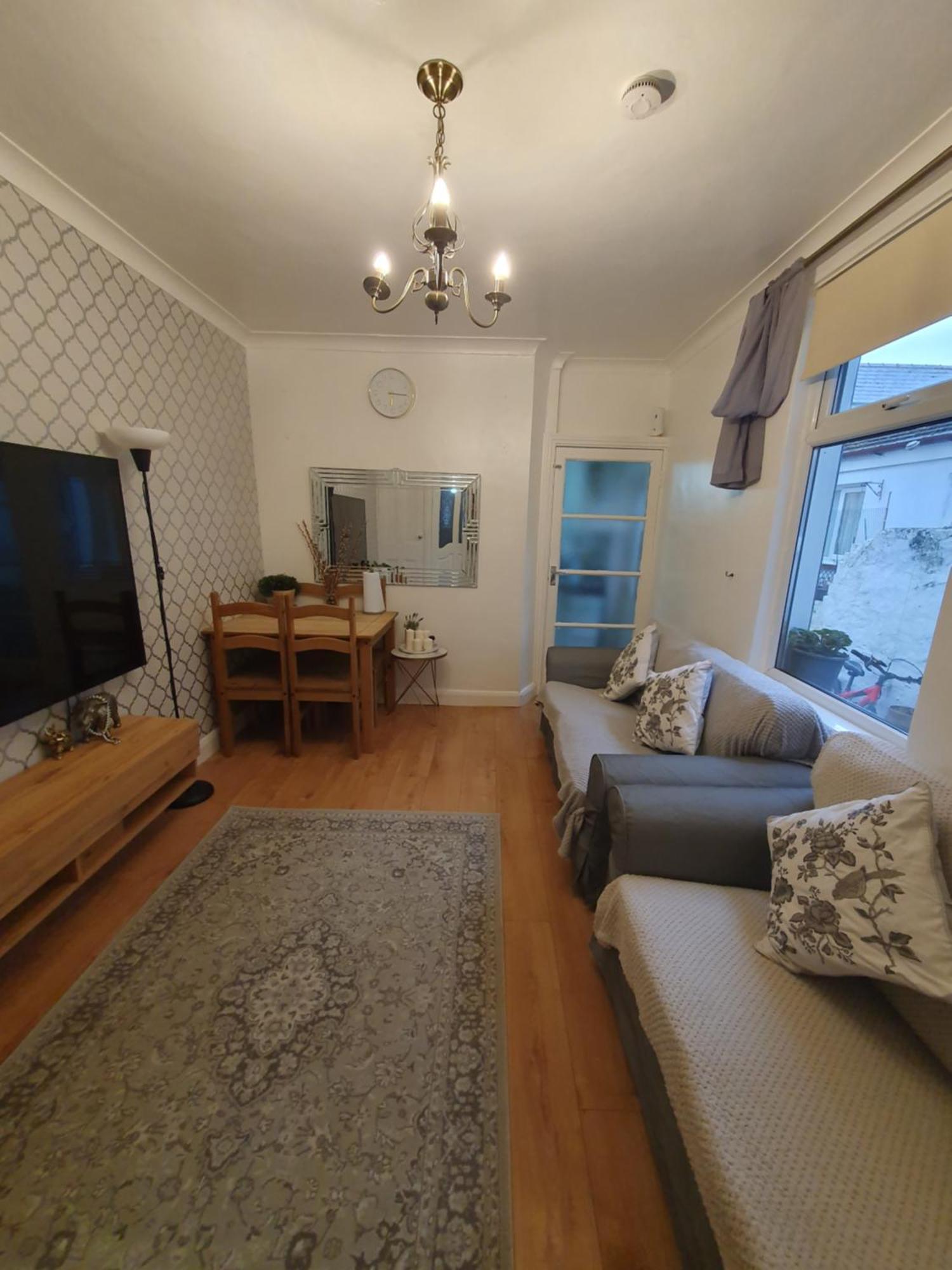 Private Luxury Double Room In Cardiff Exteriör bild